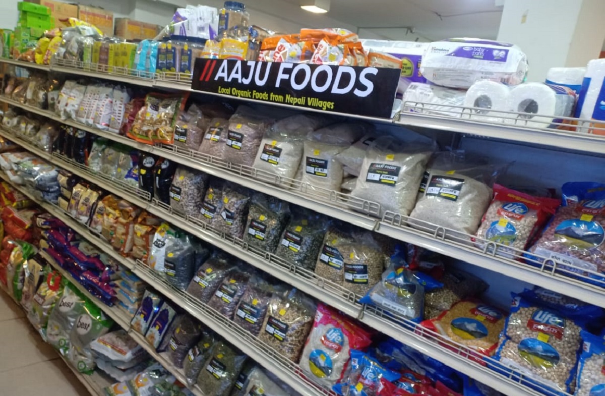 काठमाडौंको एक स्टोरमा आजु फुड्सका उत्पादन।